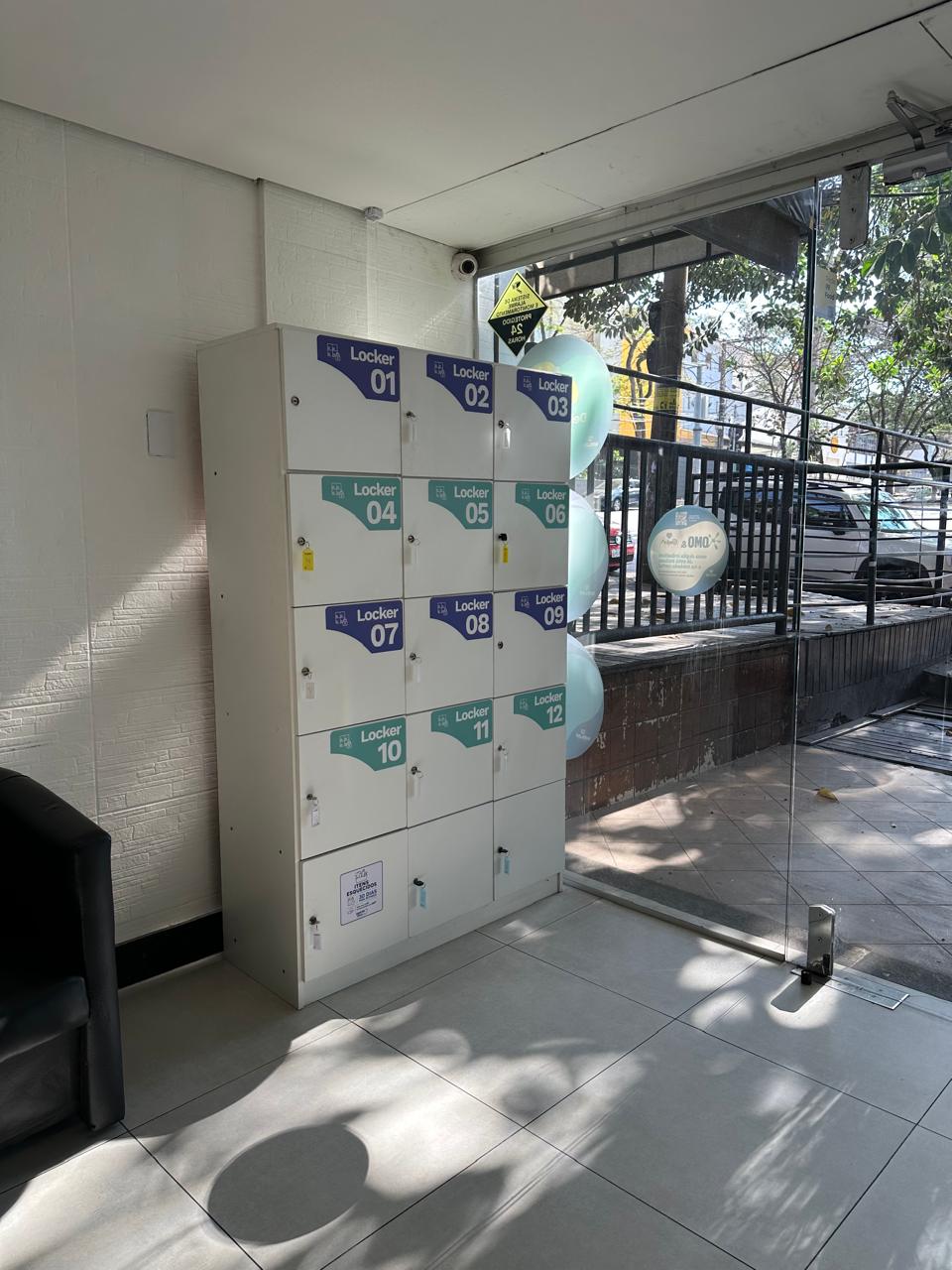 Armários lockers da A Gente Lava usados no serviço Deixe e Busque